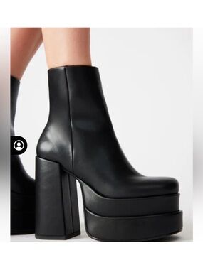 Steve Madden Black Leather Cobra Platform Boots. Worn only once!